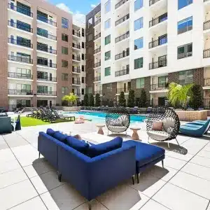 Pool_Seating_Area_at_1810_Main_Apartments_in_Houston_TX
