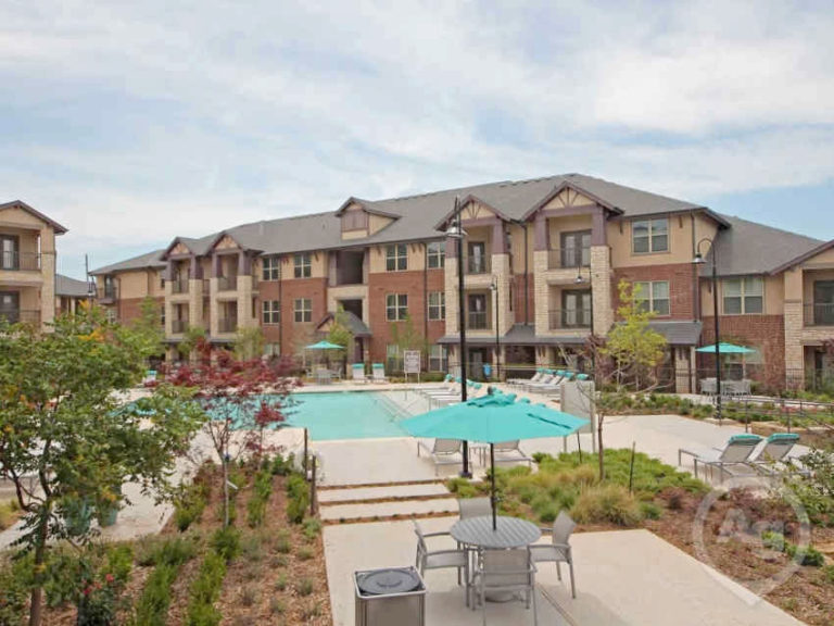 West Tecumseh Road Norman, OK © Smallwood Corporate Housing